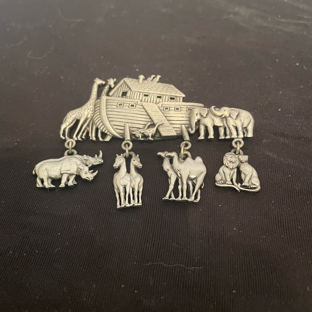 JJ Jonette Noah’s Ark Brooch Silver Tone With Dangle Animal Charm's Signed Pin